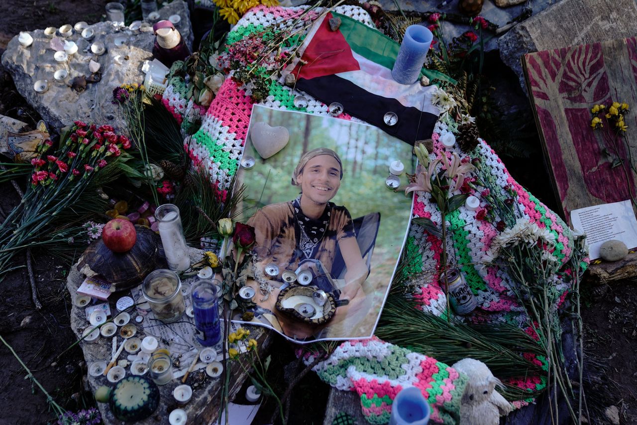 A makeshift memorial for Terán.